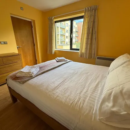 Bright 2-bed | Close To Airport | Links * Dublín