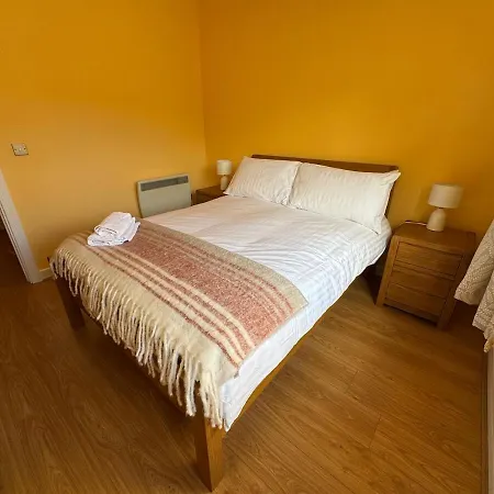 Apartamento Bright 2-bed | Close To Airport | Links Dublín
