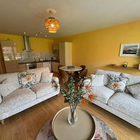 Bright 2-bed | Close To Airport | Links Apartamento Dublín