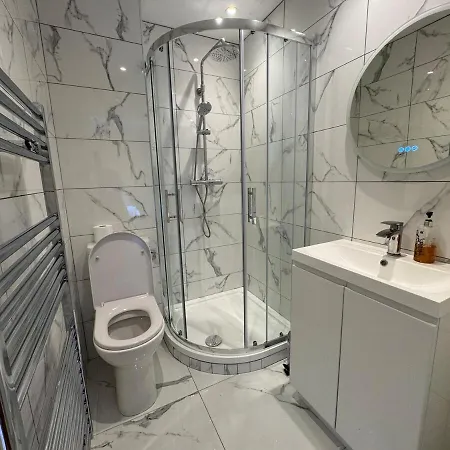 Bright 2-bed | Close To Airport | Links * Dublín